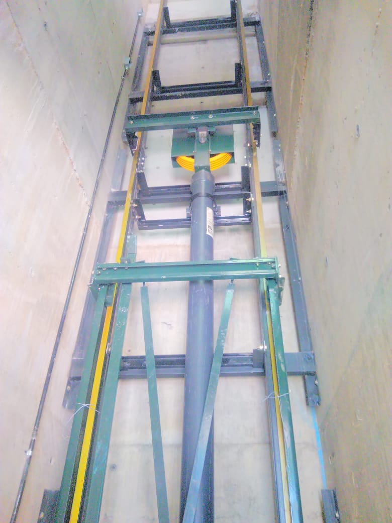 Mecanismo y estructura de ascensor de fabricación propia